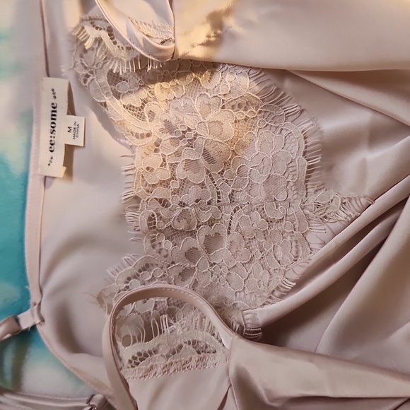 Stylish Outfit Fuax Leather Pants Sz 8 +Silky camisole+Gold-tone Necklace - Picture 10 of 10